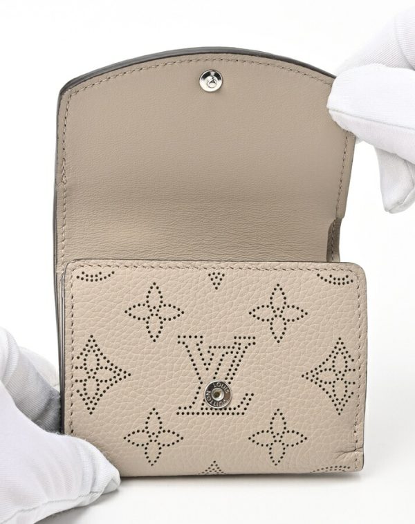 imgrc0104230682 Louis Vuitton Iris XS Wallet Mahina Greige