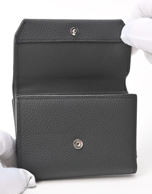 imgrc0104534286 Louis Vuitton Pilot Wallet Portefeuille Aerogram Black