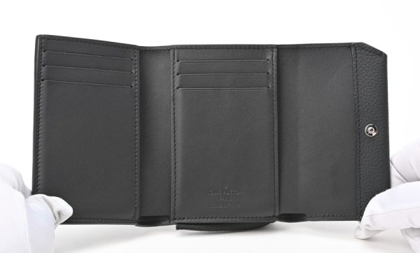 imgrc0104534287 Louis Vuitton Pilot Wallet Portefeuille Aerogram Black