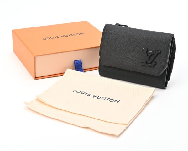 imgrc0104534290 Louis Vuitton Pilot Wallet Portefeuille Aerogram Black