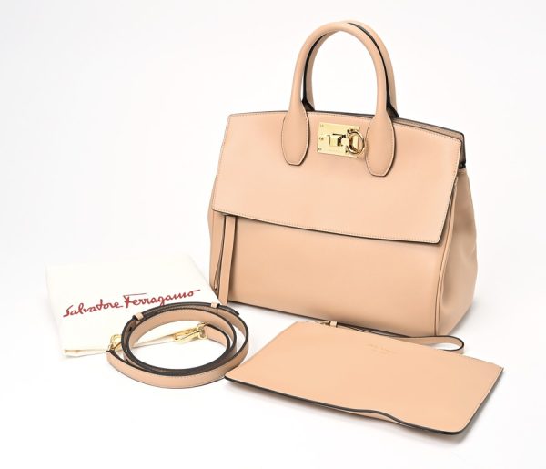 imgrc0105160080 Salvatore Ferragamo Studio Bag Small Smooth Beige