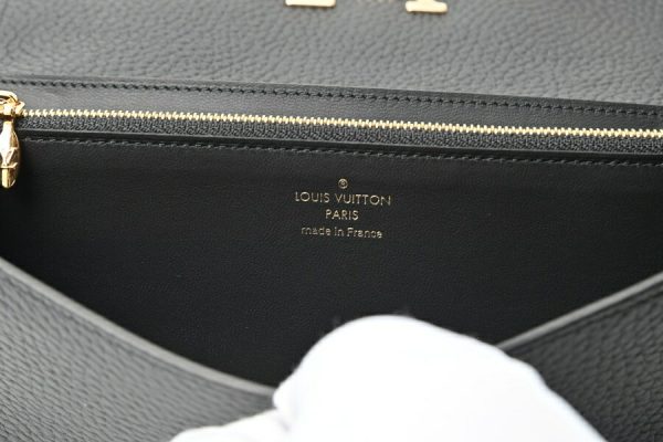 imgrc0105369471 Louis Vuitton Capucines Wallet Taurillon Black