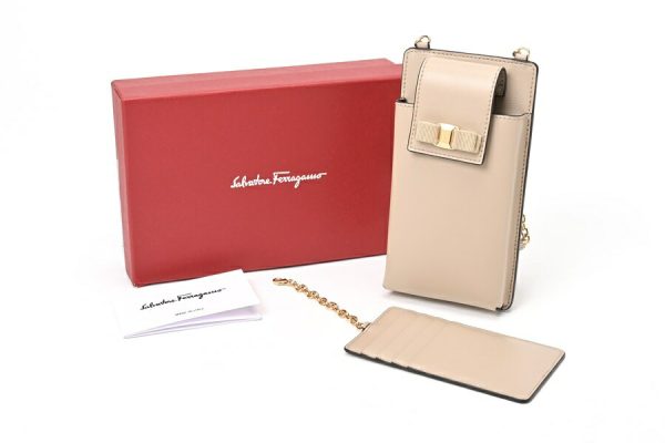 imgrc0105497323 Salvatore Ferragamo Smartphone Case Beige