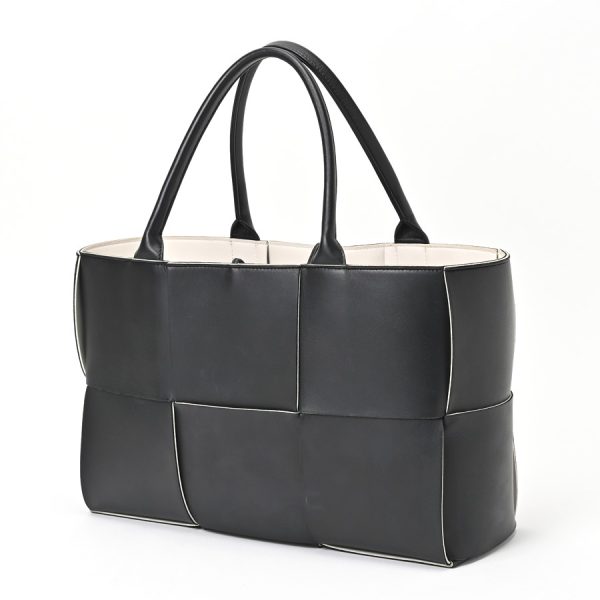 imgrc0105999029 Bottega Veneta Medium Arco Tote Intrecciato Lambskin Black