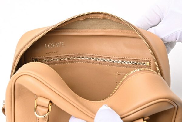 imgrc0106604897 Loewe Amazona 19 Square Bag Warm Desert Camel