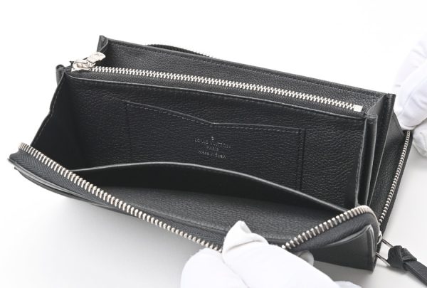 imgrc0107970574 Louis Vuitton Lock Me Wallet Zippy Black