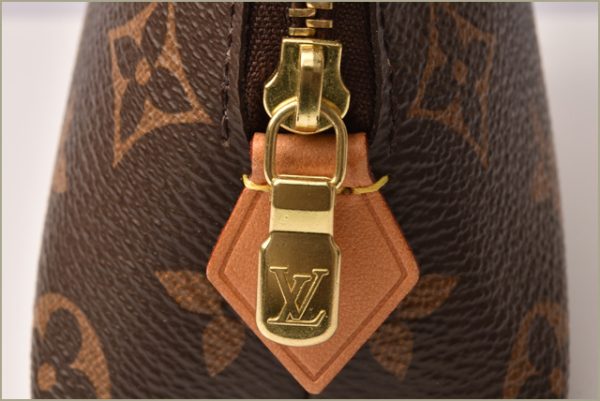 l 18 0087 3 Louis Vuitton Monogram Pouch