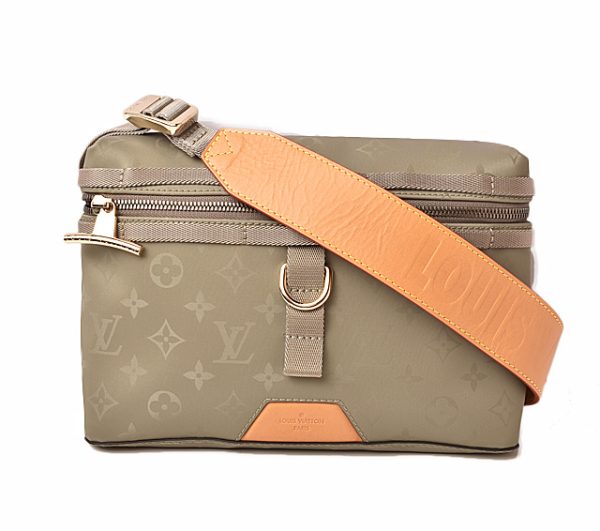 l 19 0010 1 Louis Vuitton Messenger PM Shoulder Bag Monogram Titanium Bag