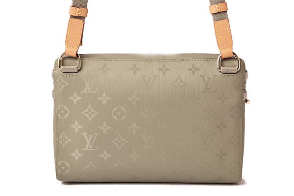 l 19 0010 6 Louis Vuitton Messenger PM Shoulder Bag Monogram Titanium Bag