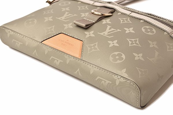 l 19 0010 9 Louis Vuitton Messenger PM Shoulder Bag Monogram Titanium Bag