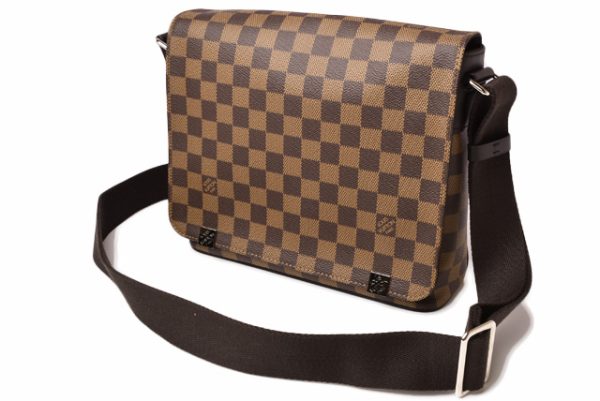 l 19 0058 3 Louis Vuitton District PM NM Shoulder Bag Damier