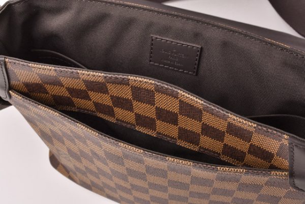 l 19 0058 9 Louis Vuitton Shoulder Bag District PM NM Damier