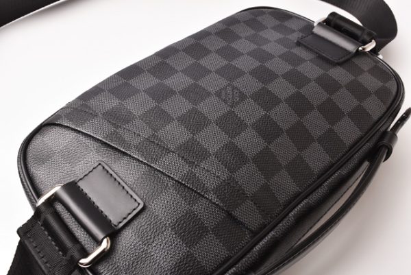 l 19 0066 5 Louis Vuitton Shoulder Bag Umbraer Damier Graphite