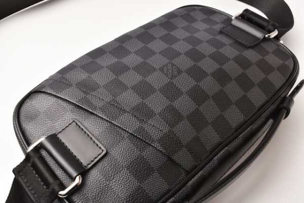 l 19 0066 5 Louis Vuitton Umbraer Shoulder Bag Damier Graphite