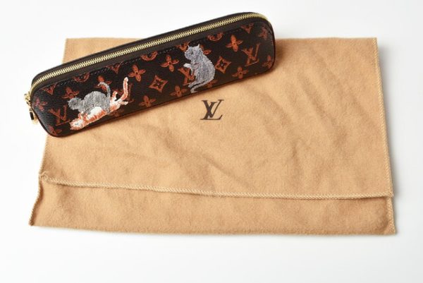 l 19 0089 10 Louis Vuitton Truth Elisabeth CATOGRAM Pen Case