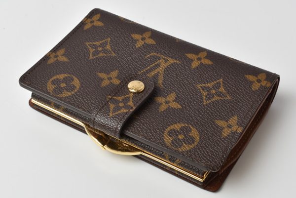 l 19 0108 4 Louis Vuitton Viennois Wallet Monogram