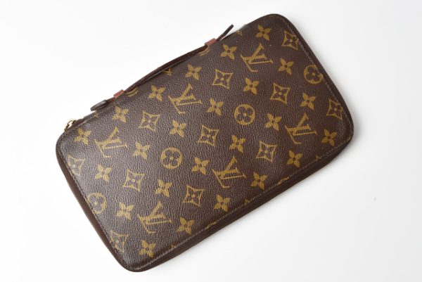 l 19 0114 2 Louis Vuitton Case Monogram Posh Escapade