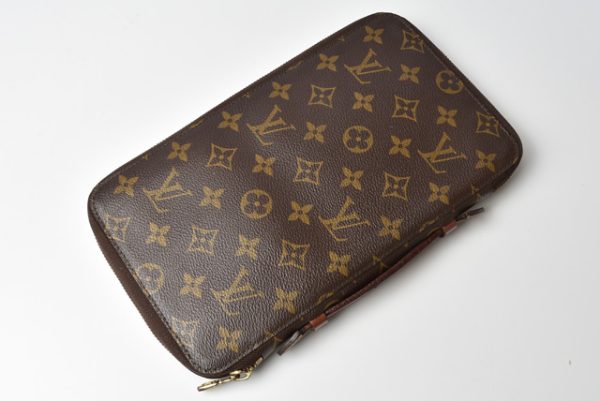 l 19 0114 3 Louis Vuitton Case Monogram Posh Escapade