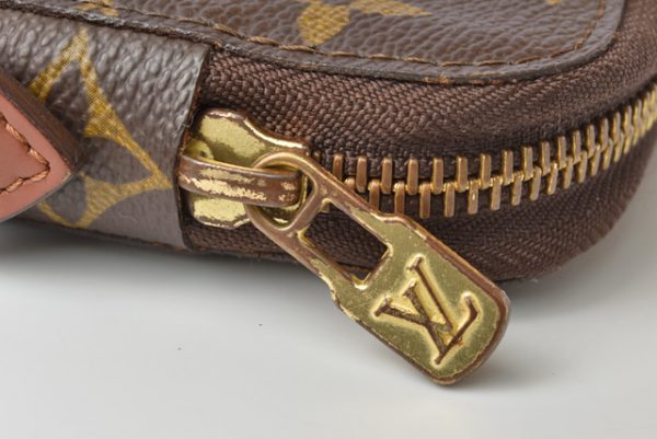 l 19 0114 4 Louis Vuitton Case Monogram Posh Escapade