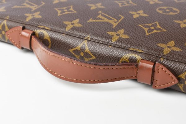 l 19 0114 5 Louis Vuitton Case Monogram Posh Escapade