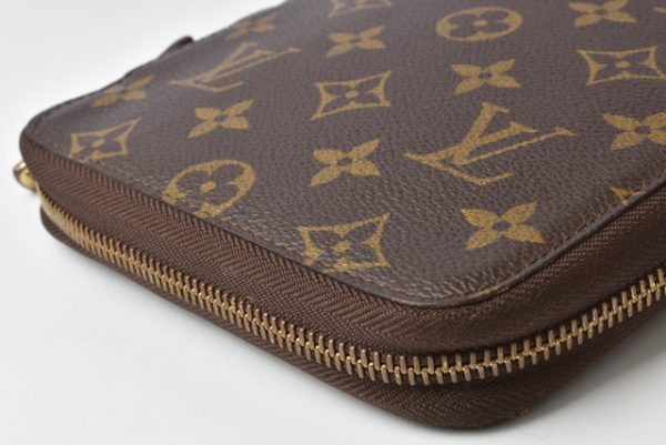 l 19 0114 6 Louis Vuitton Case Monogram Posh Escapade