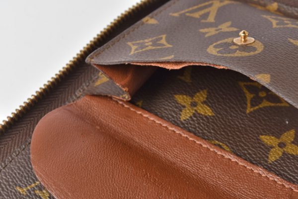 l 19 0114 9 Louis Vuitton Case Monogram Posh Escapade