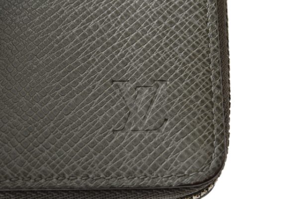 l 200915 13 4 Louis Vuitton Zippy Coin Taiga Glacier Black