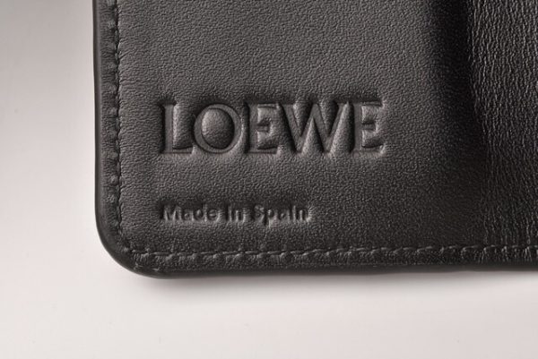 lo 19 p0820 6 4 Loewe Key Case 6 Anagram Black