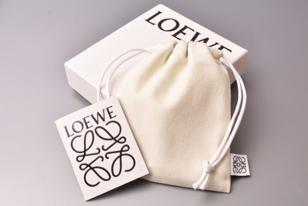 lo 19 p0820 6 6 Loewe Key Case 6 Anagram Black