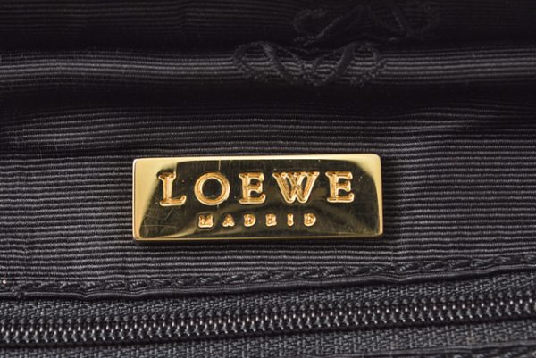 lo 200915 7 10 Loewe Handbag Amazona 28 Black