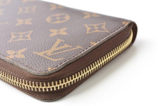 lv 201008 16 11 Louis Vuitton Zippy Wallet Monogram