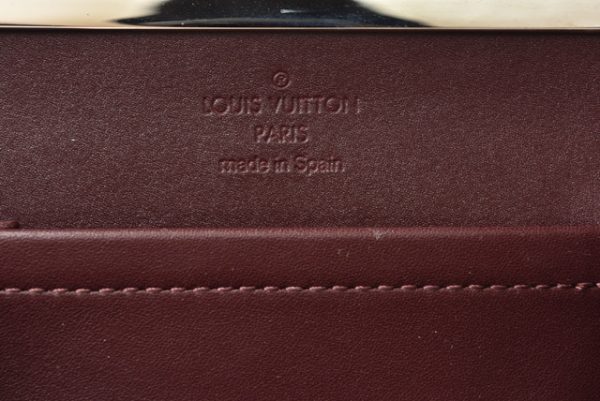 lv 201008 22 9 Louis Vuitton Ange MM Accessory Pouch Vernis Carmine