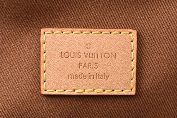 lv 201011 25 10 Louis Vuitton Monogram Pouch