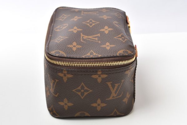 lv 201011 25 2 Louis Vuitton Monogram Pouch