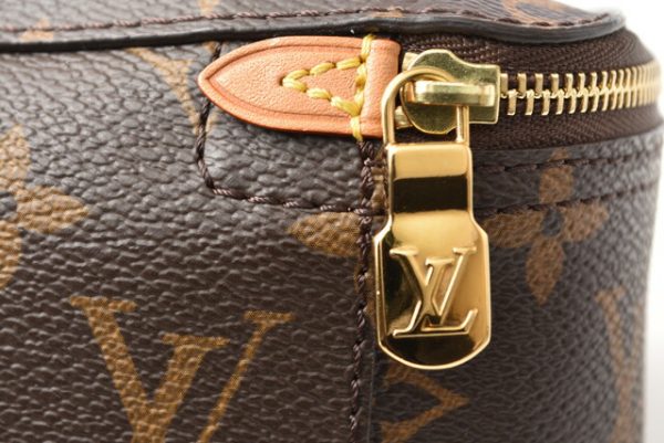 lv 201011 25 4 Louis Vuitton Monogram Pouch