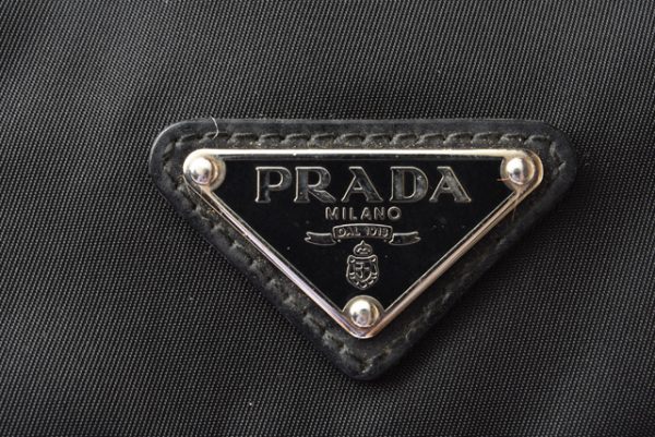 m 210810 09 p 4 Prada Body Bag Tessuto Nero