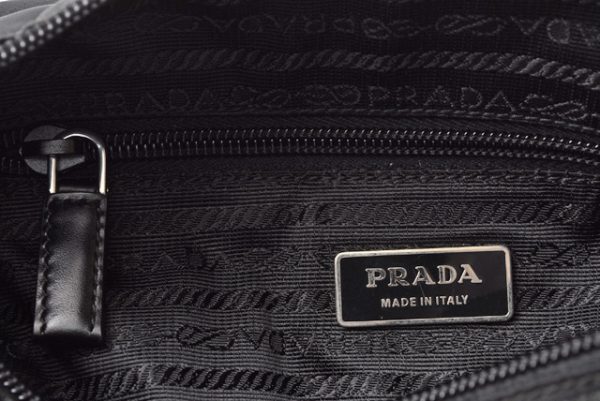 m 210810 09 p 8 Prada Body Bag Tessuto Nero