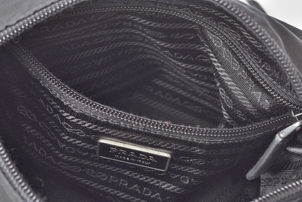 m 210810 09 p 9 Prada Body Bag Tessuto Nero