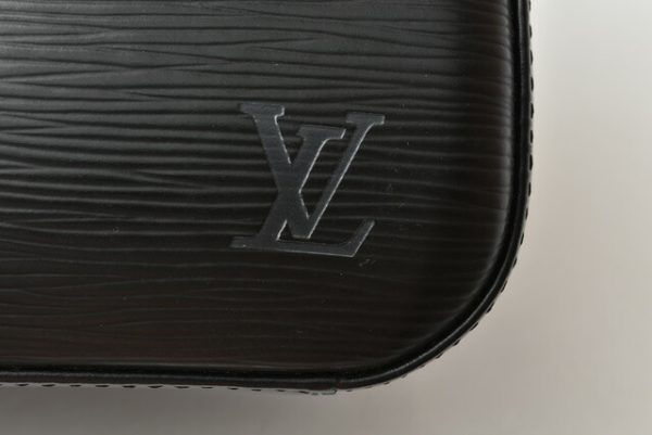 m 210810 49 lv 5 Louis Vuitton Jasmine Handbag Epi Noir