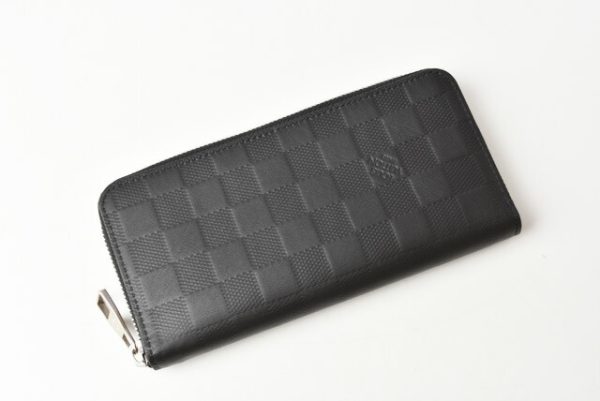 m 210810 69 lv 2 Louis Vuitton Vasco Wallet Zippy Damier Infini Black