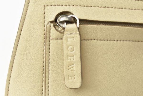 m21091b 39 lo 4 Loewe Coin Case Ivory