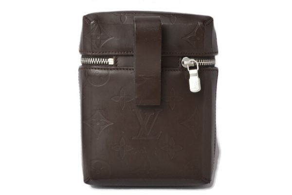 m21091b 50 lv 3 Louis Vuitton Ray Belt Pouch Monogram Glace Brown