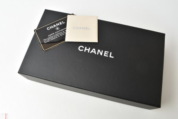 m211010 19 ch 15 CHANEL Long Wallet Cambon Line Black