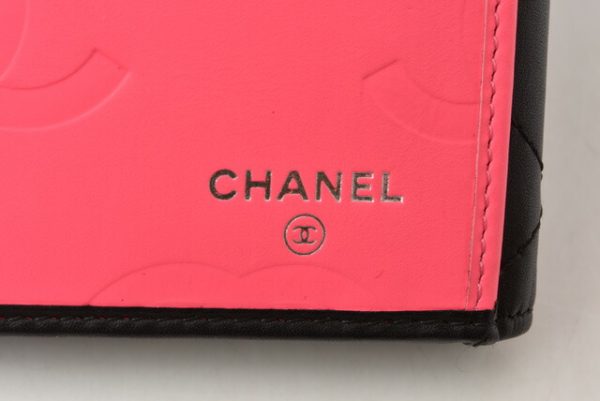 m211010 19 ch 8 CHANEL Long Wallet Cambon Line Black