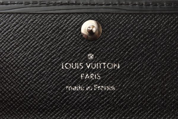 m211210 14 lv 4 Louis Vuitton Epi Noir 6 Key Case