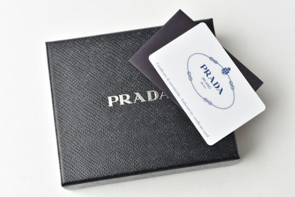 m211210 50 p 8 Prada Folding Wallet Saffiano Metal Orchidea