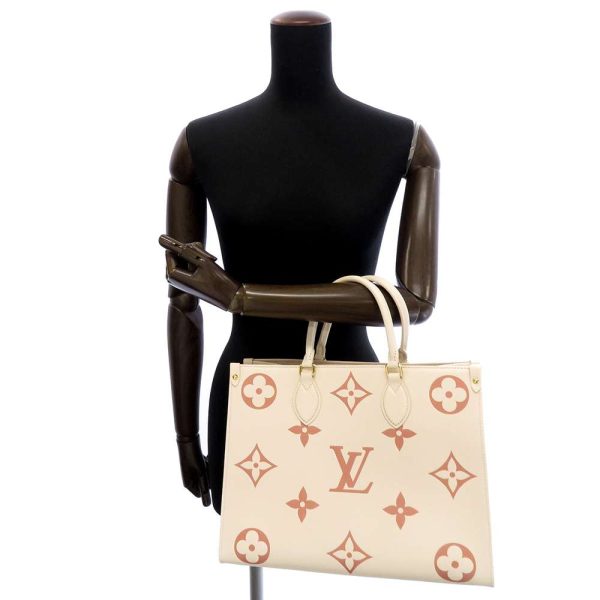 m21575 05 Louis Vuitton On the Go MM Tote Bag Monogram Empreinte Black