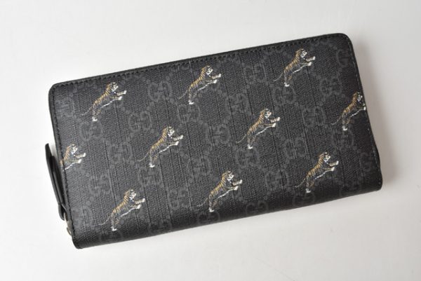 m2203 31 g 2 Gucci Wallet Tiger GG Supreme