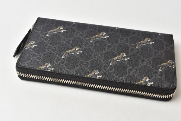 m2203 31 g 3 Gucci Wallet Tiger GG Supreme