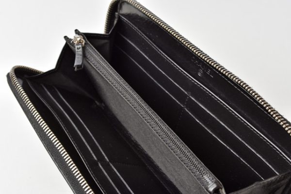 m2204 18 ch 8 CHANEL Long Wallet Black